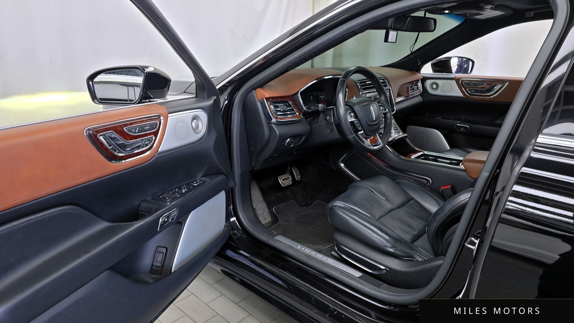 Lincoln Continental 2017 — миниатюра 10