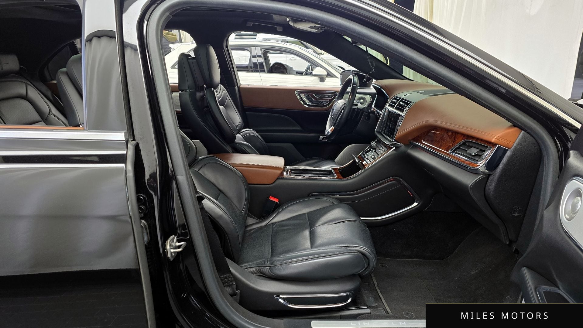 Lincoln Continental 2017 — миниатюра 11