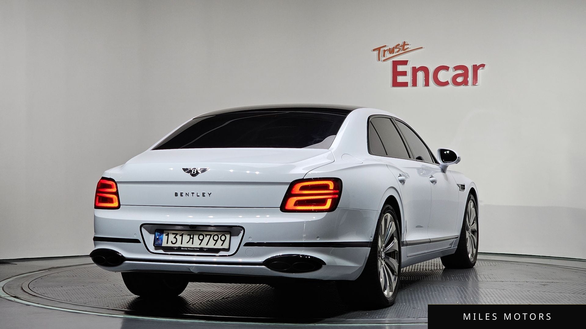 Bentley Flying Spur 2022 — миниатюра 2