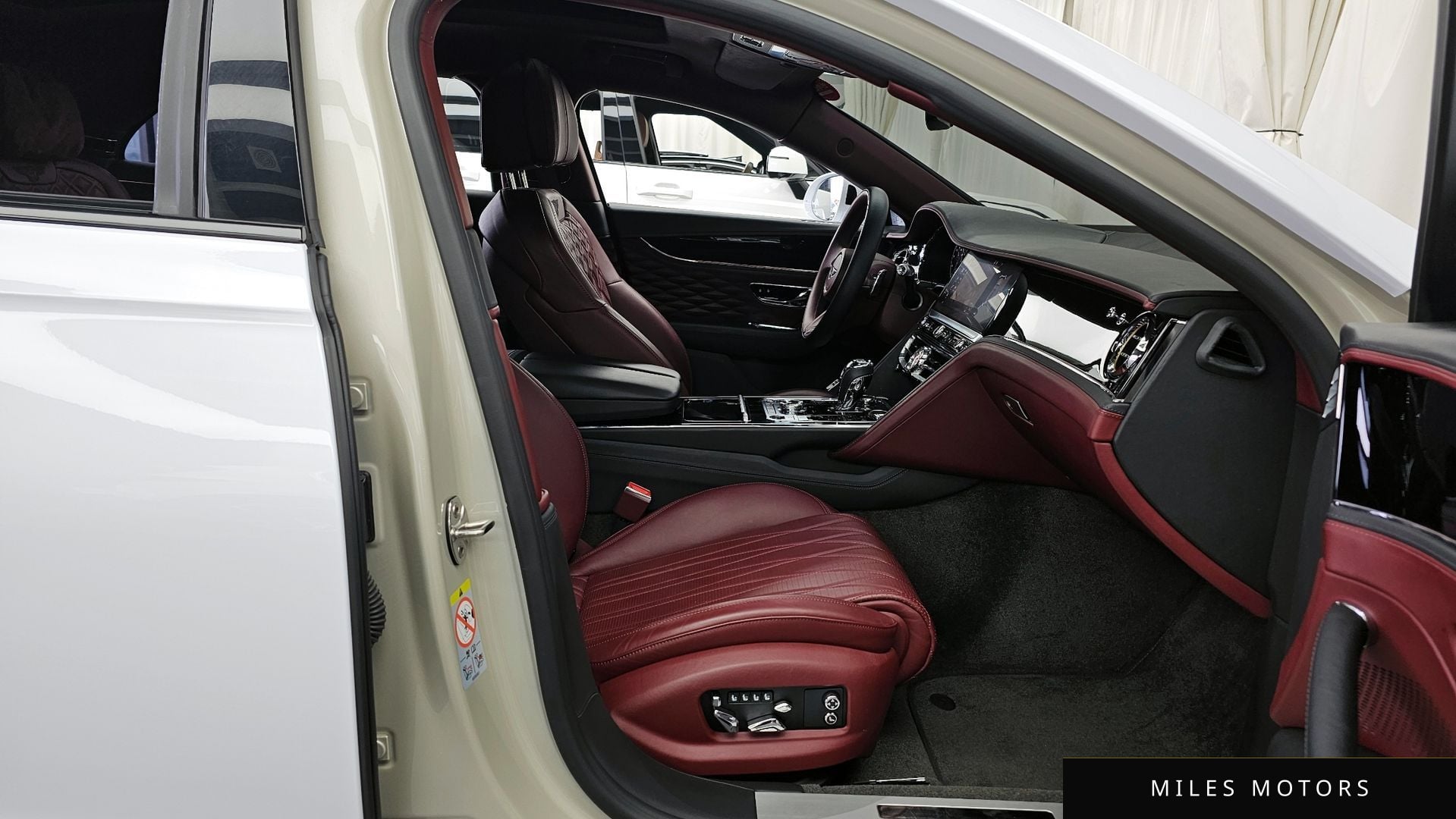 Bentley Flying Spur 2022 — миниатюра 11