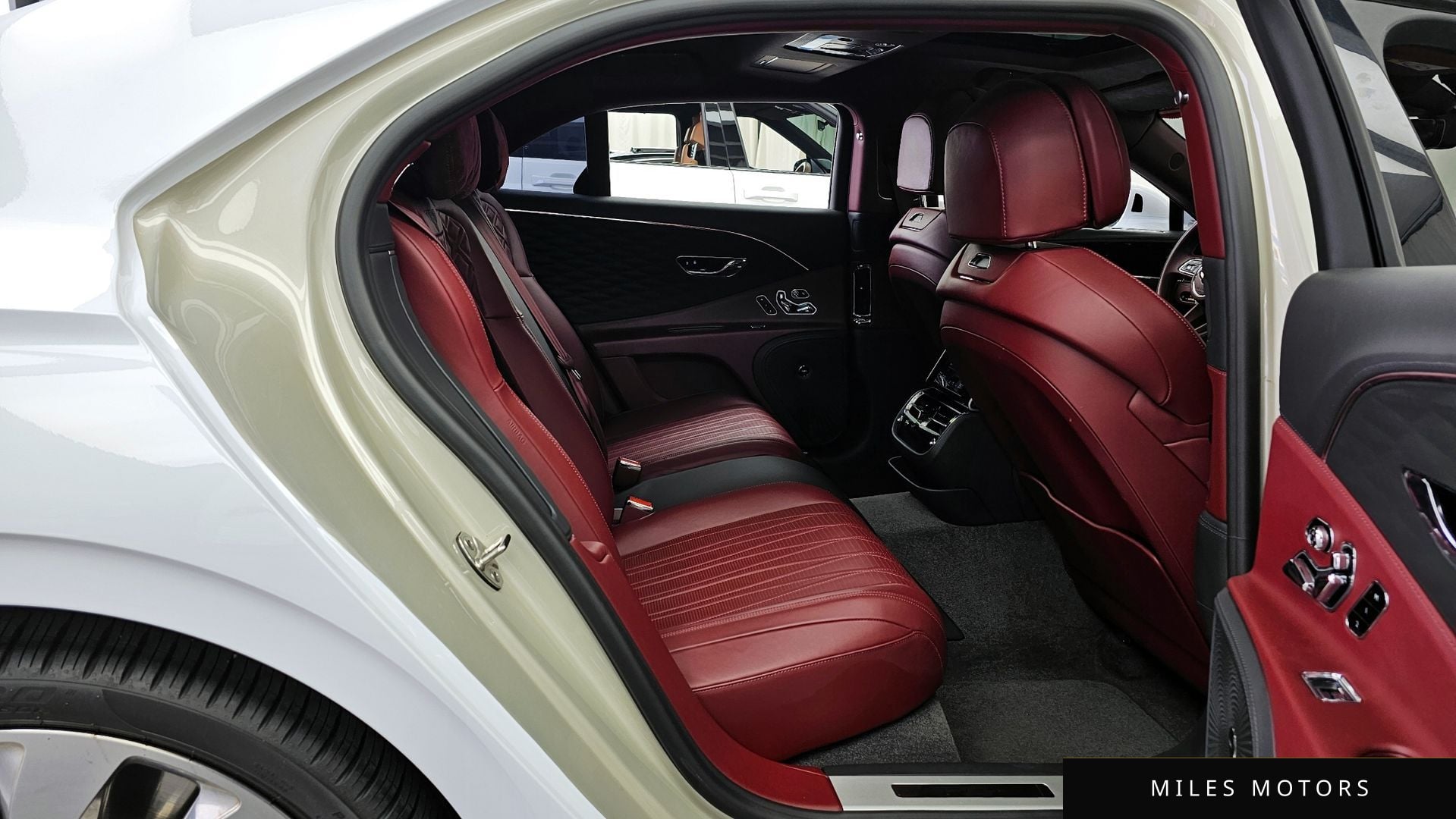 Bentley Flying Spur 2022 — миниатюра 12