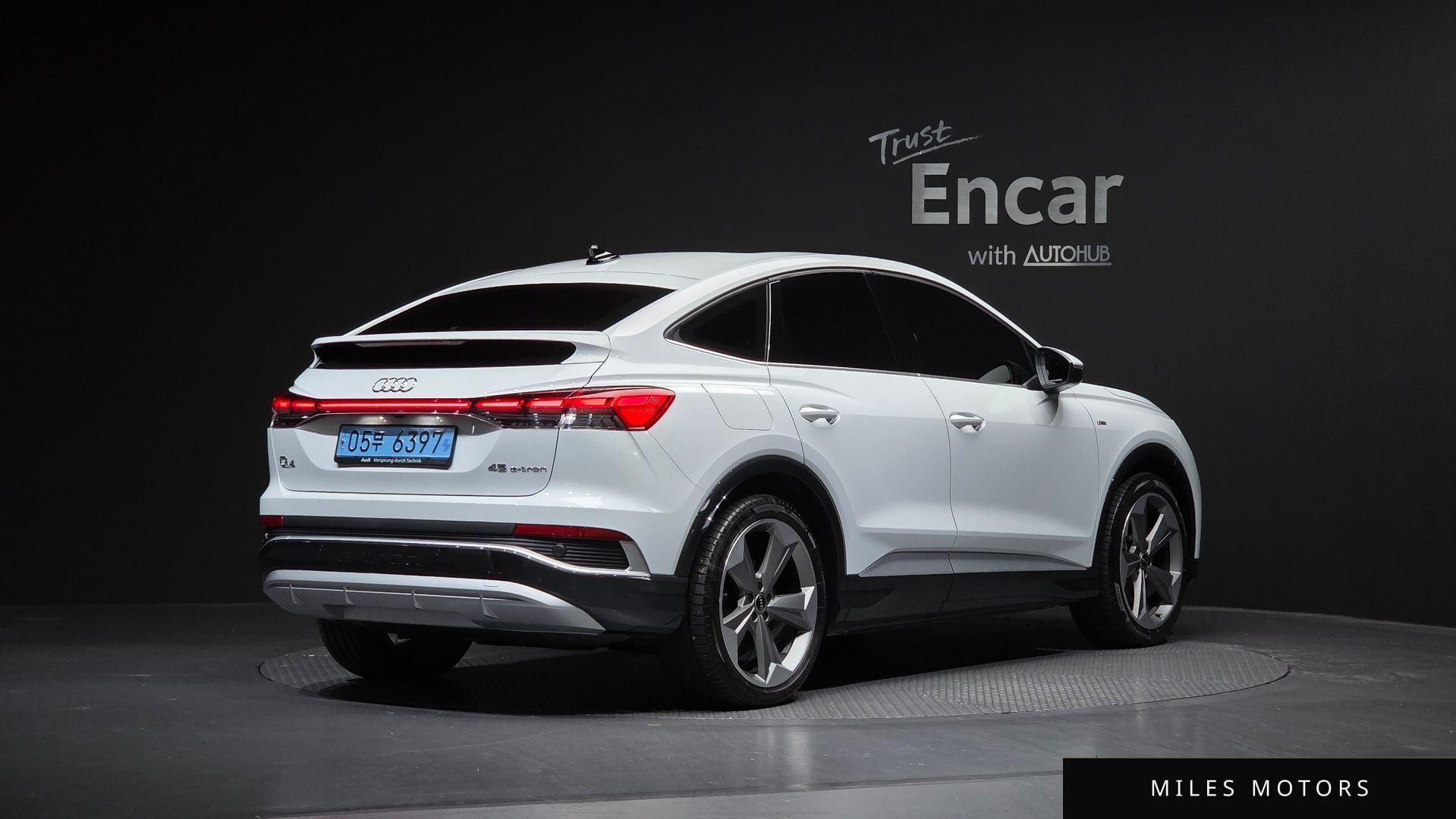 Audi Q4 e-tron 2025 — миниатюра 2