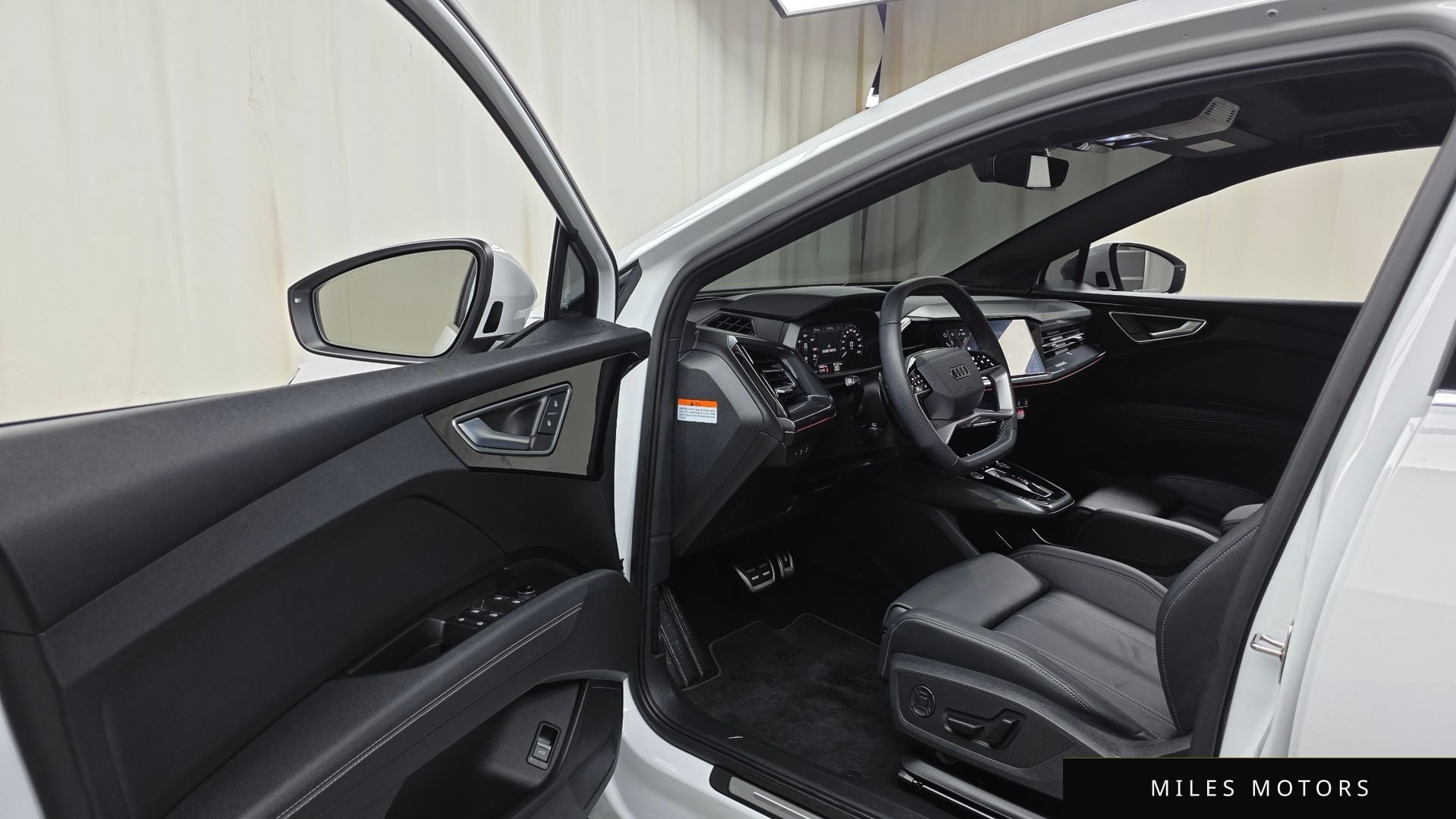 Audi Q4 e-tron 2025 — миниатюра 10