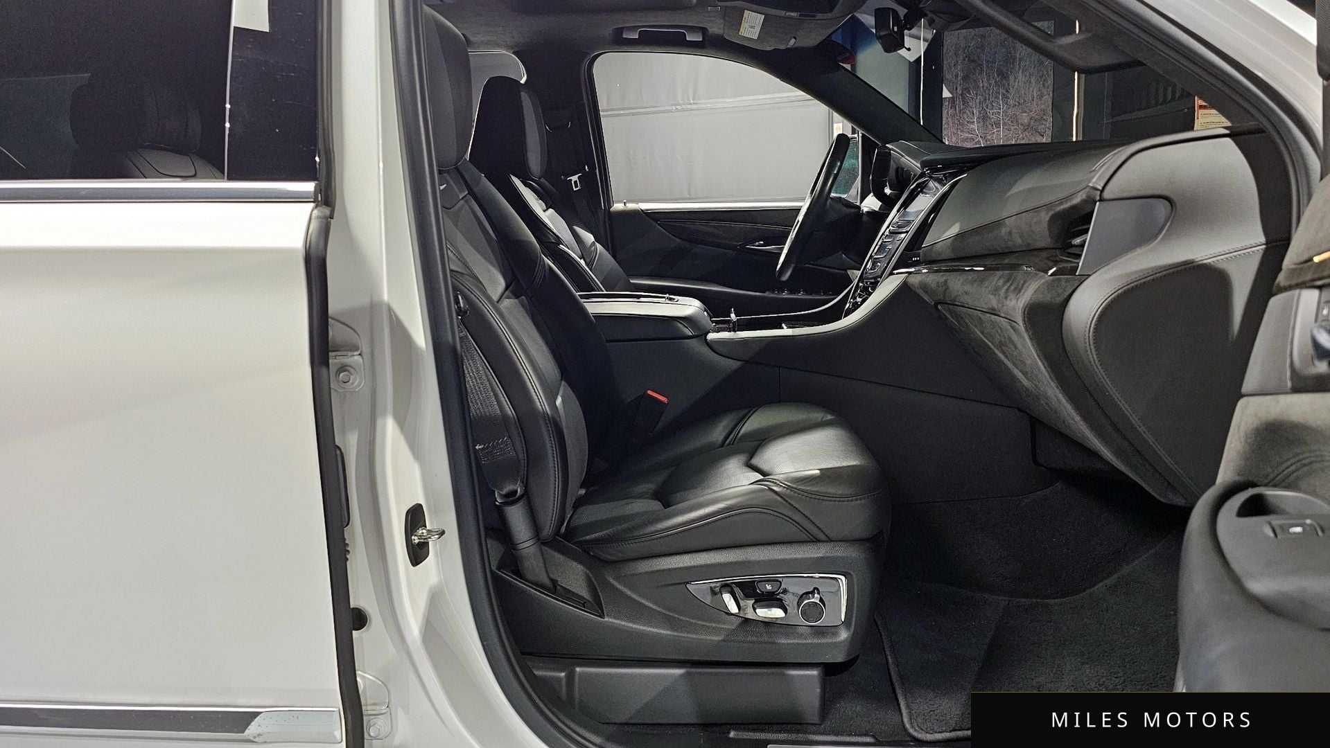 Cadillac Escalade 2019 — миниатюра 11