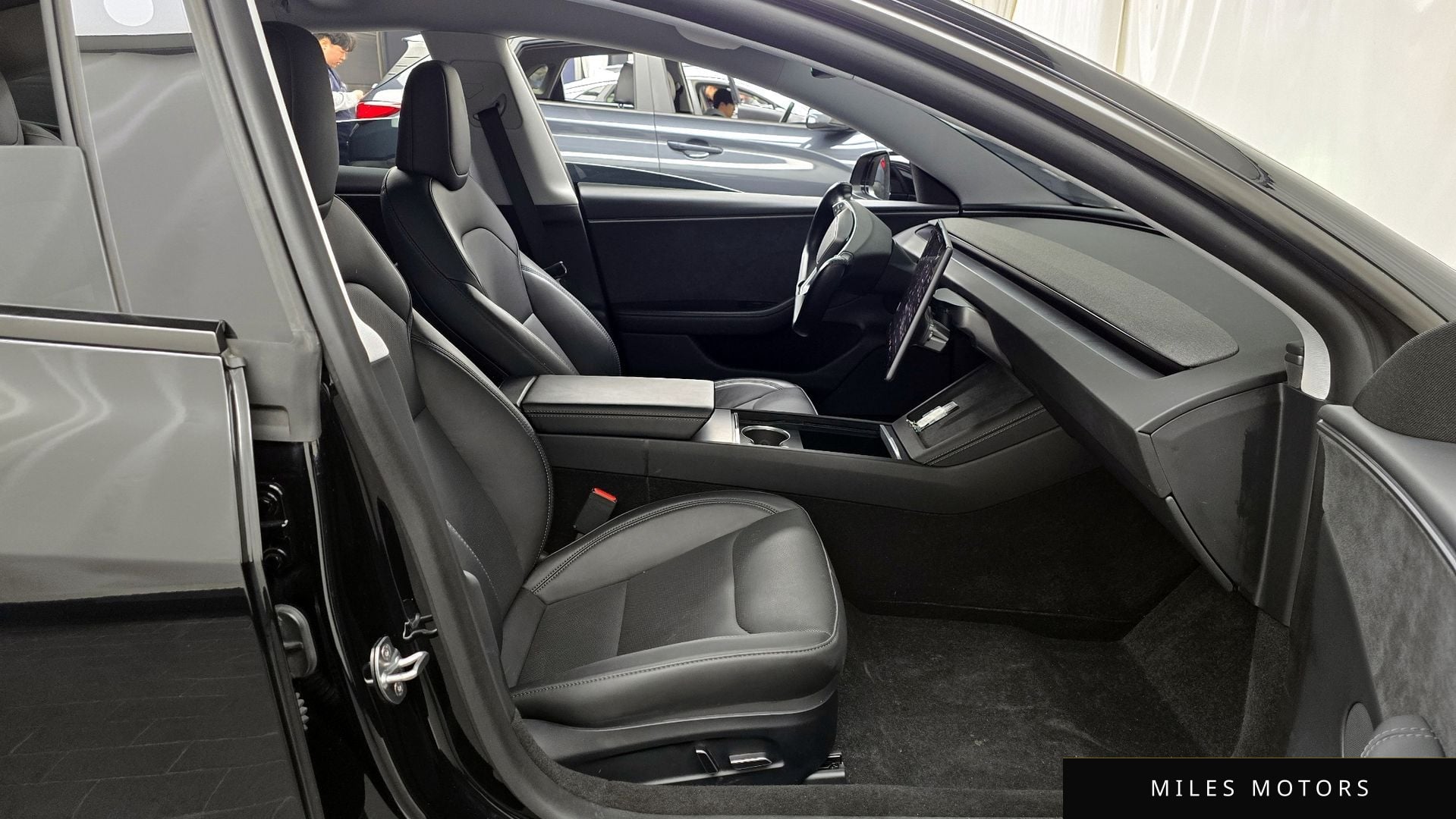 Tesla Model 3 2025 — миниатюра 11