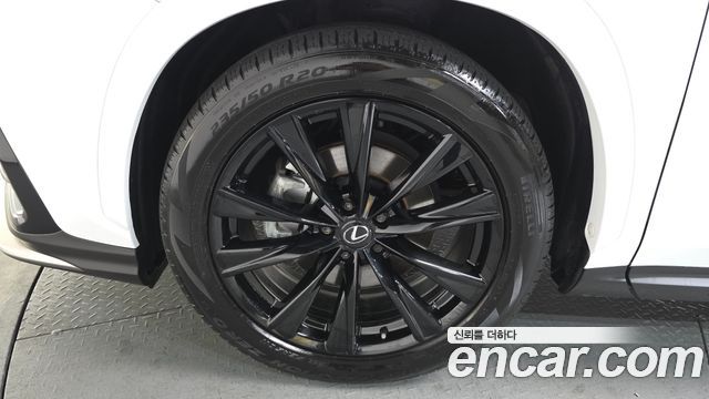 Лексус NX450h+ 2024 — миниатюра 4