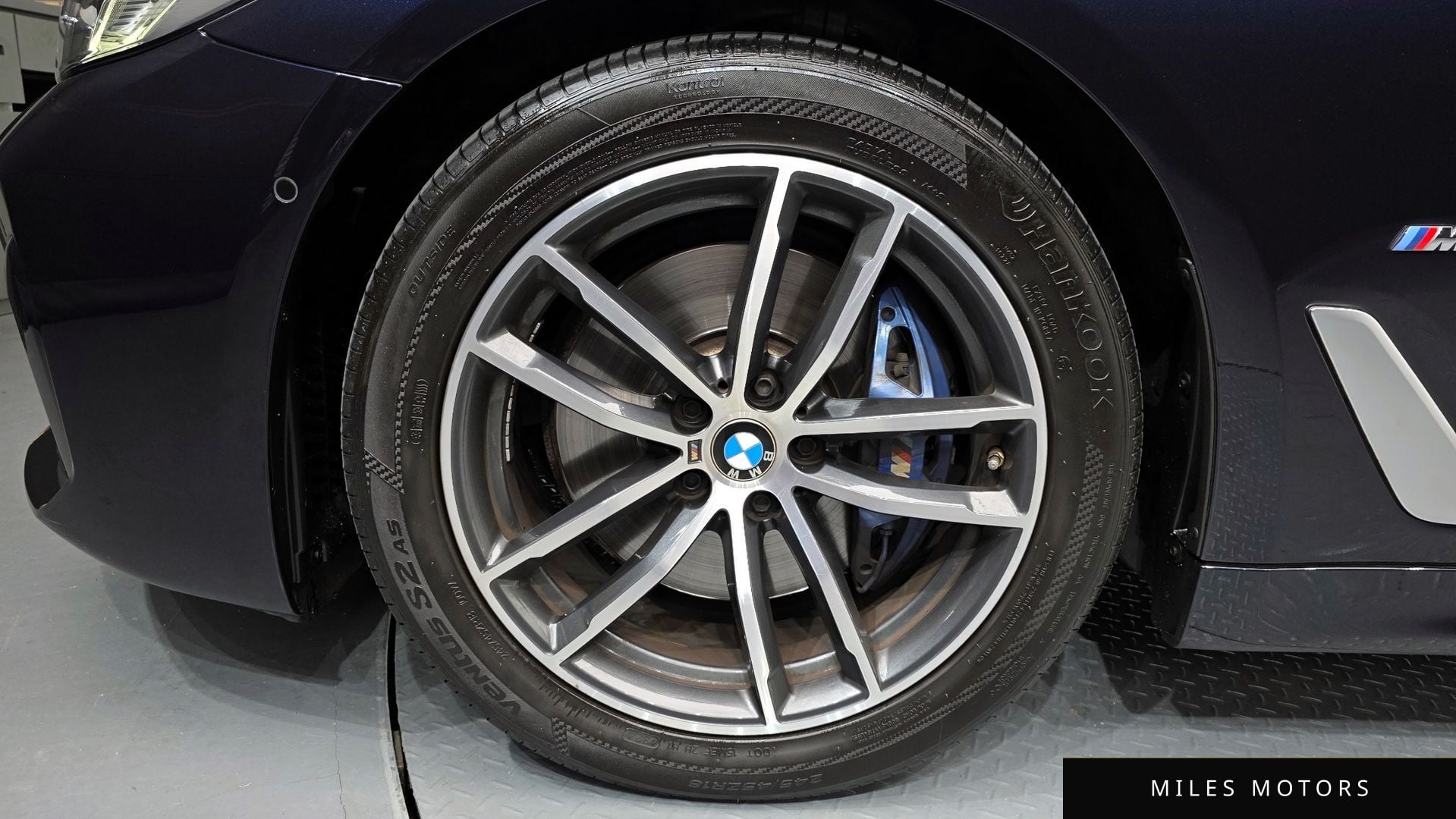 BMW 5 Series (G30) 2022 — миниатюра 5