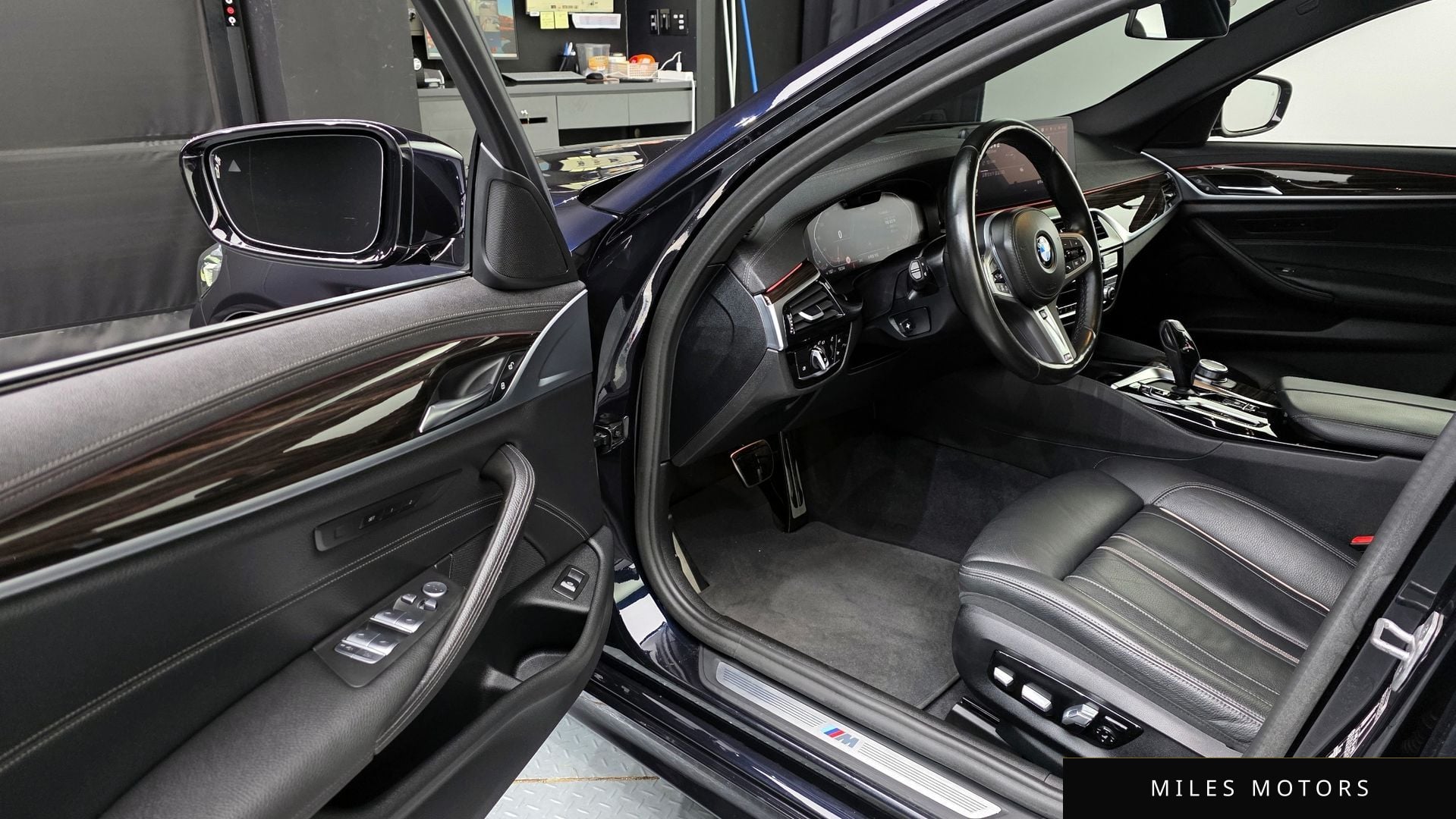 BMW 5 Series (G30) 2022 — миниатюра 10