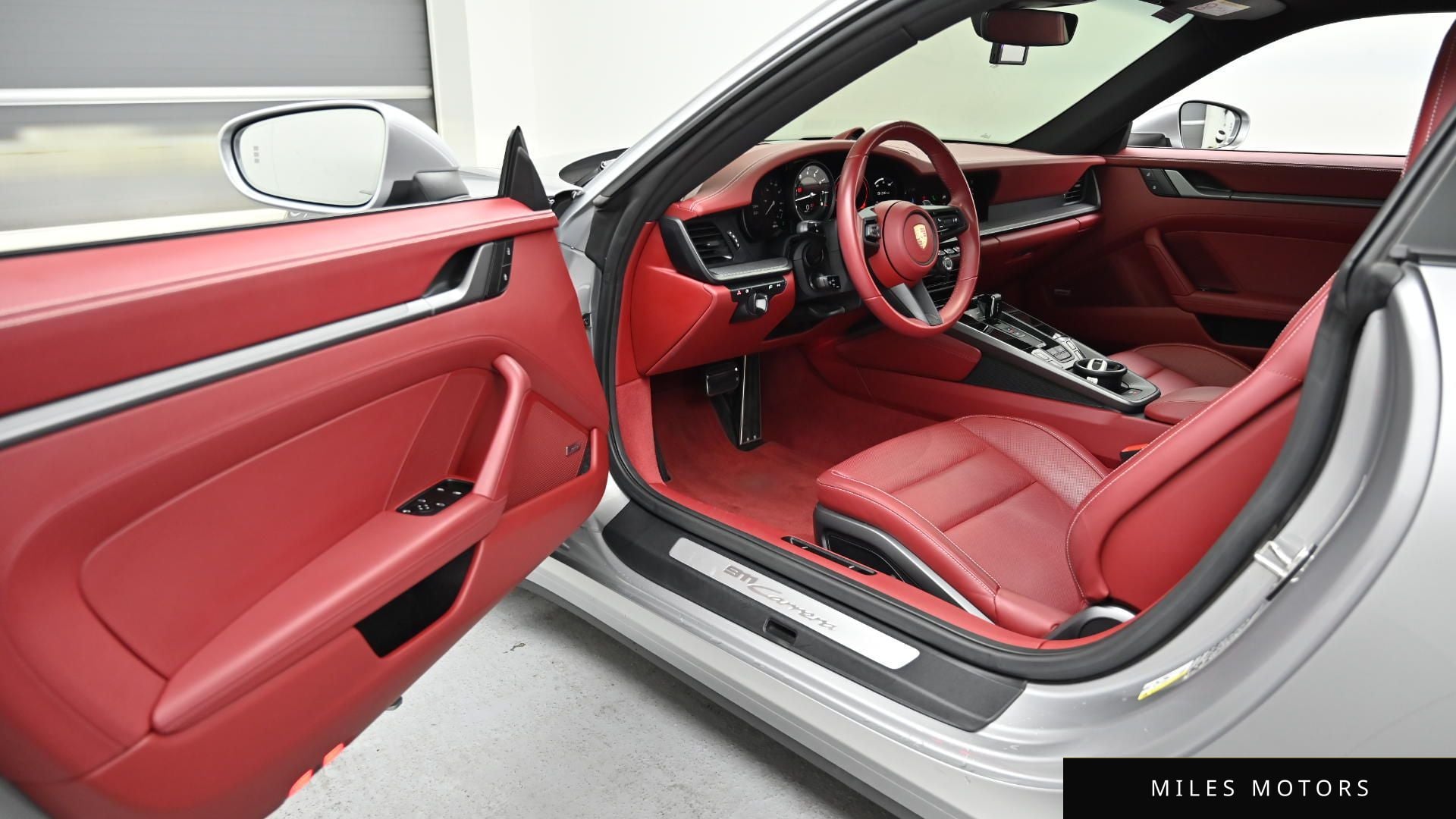 Porsche 911 (992) 2024 — миниатюра 11