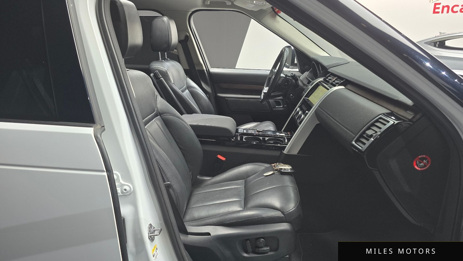 Land Rover Discovery 2017 — миниатюра 10