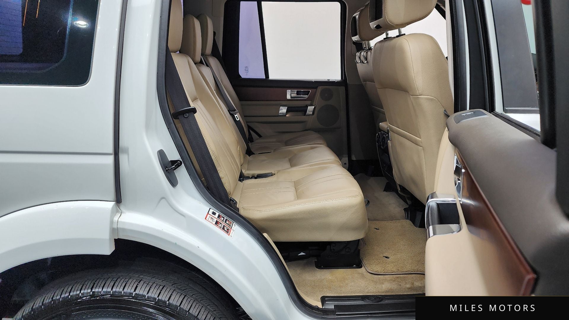 Land Rover Discovery 2016 — миниатюра 12