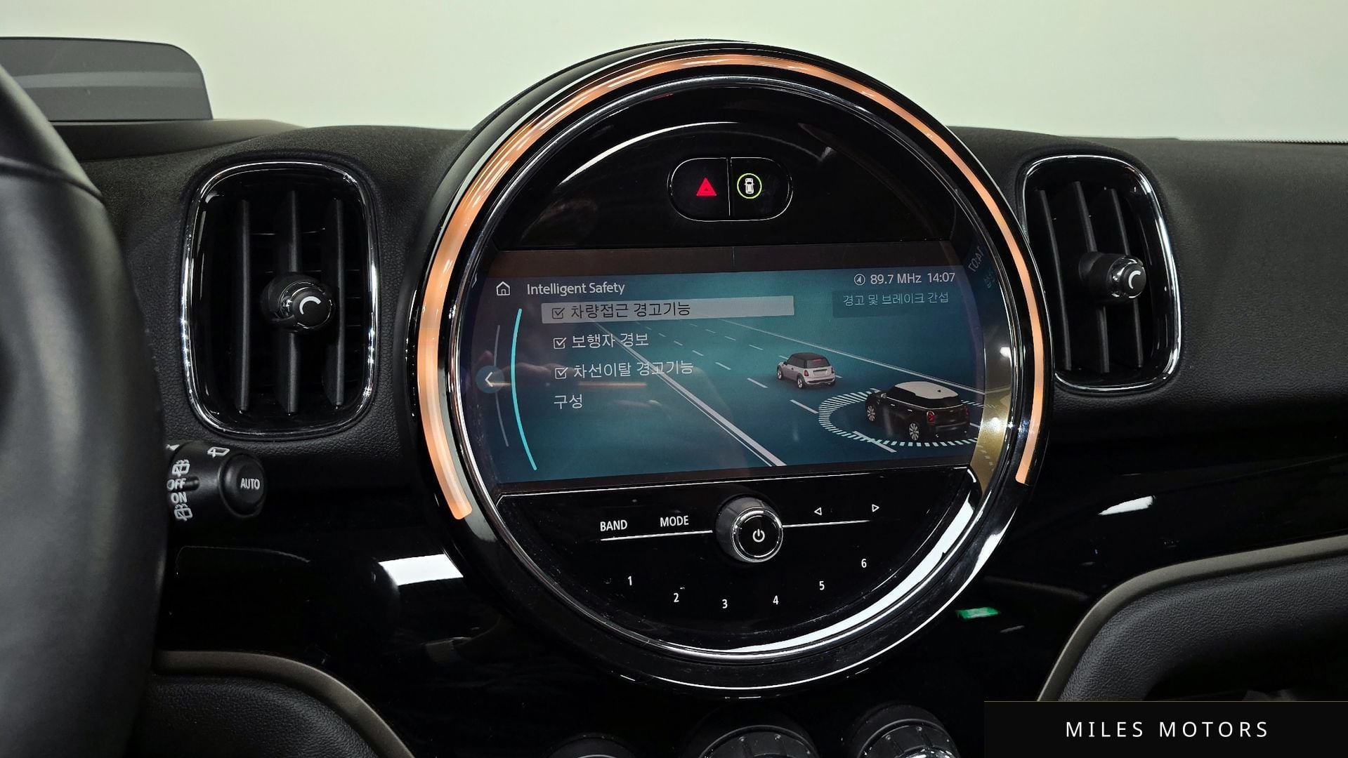 MINI 쿠퍼 컨트리맨 2023 — миниатюра 15