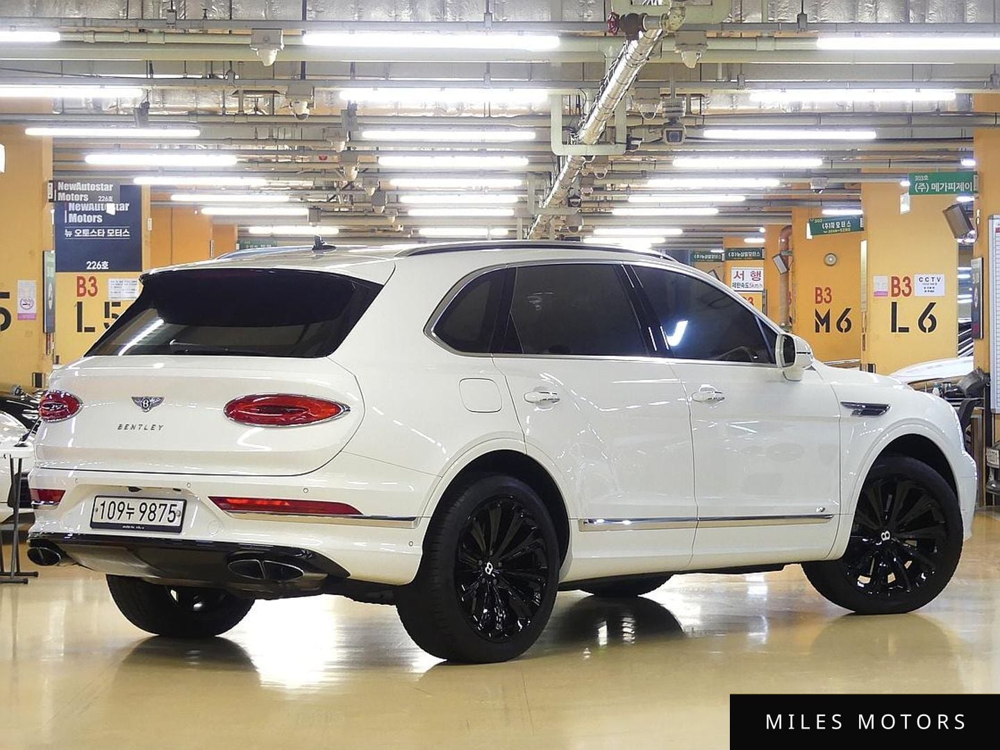 Bentley Bentayga 2021 — миниатюра 2
