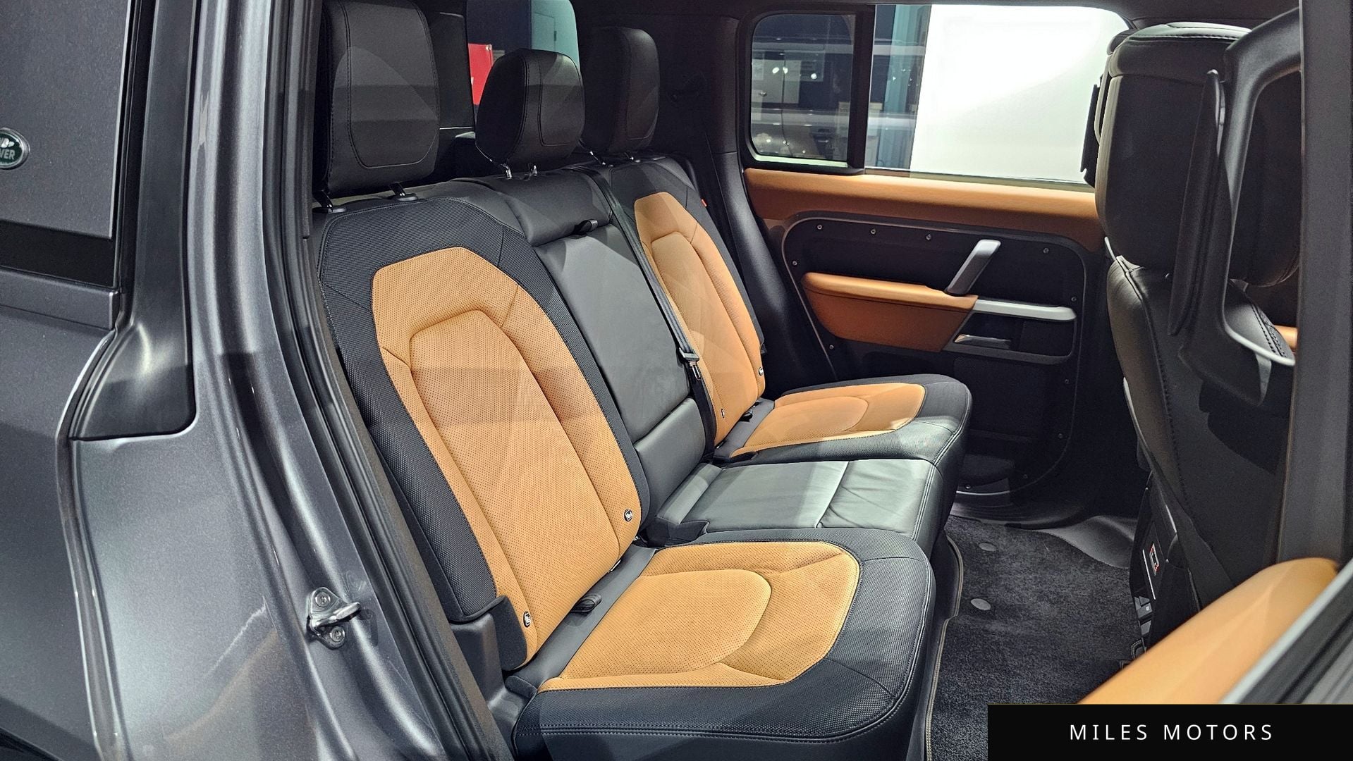 Land Rover Defender 2024 — миниатюра 12