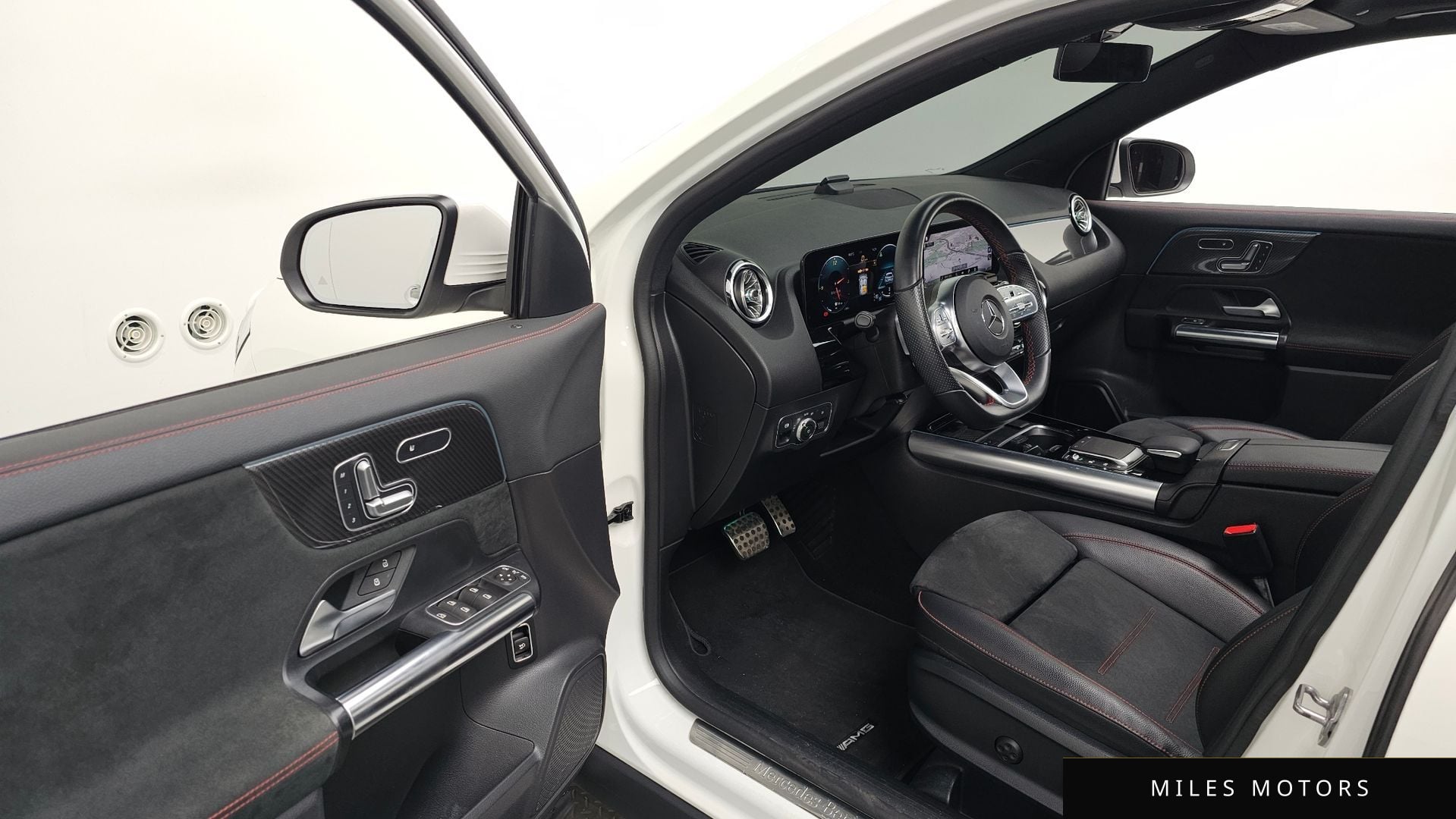 Mercedes-Benz GLA-Class H247 2021 — миниатюра 10