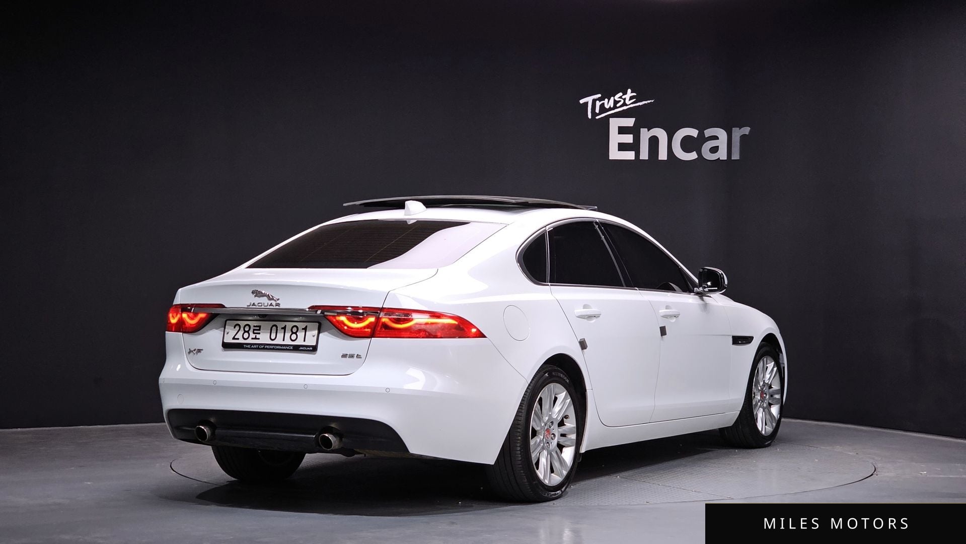 Jaguar XF (X260) 2017 — миниатюра 2