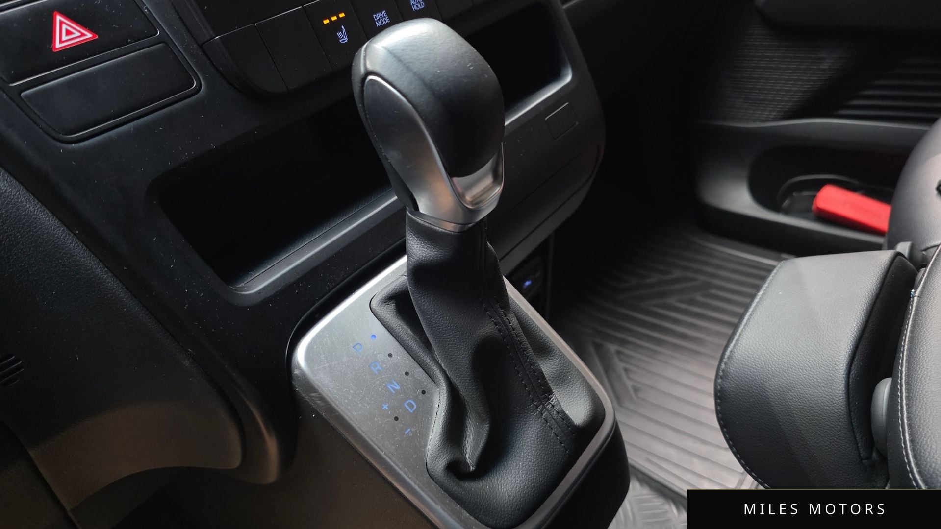 Hyundai Staria 2022 — миниатюра 9