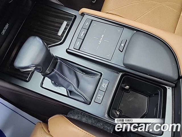 Лексус ES300h 2019 — миниатюра 8