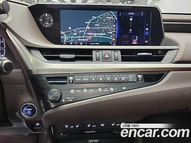 Лексус ES300h 2019 — миниатюра 10