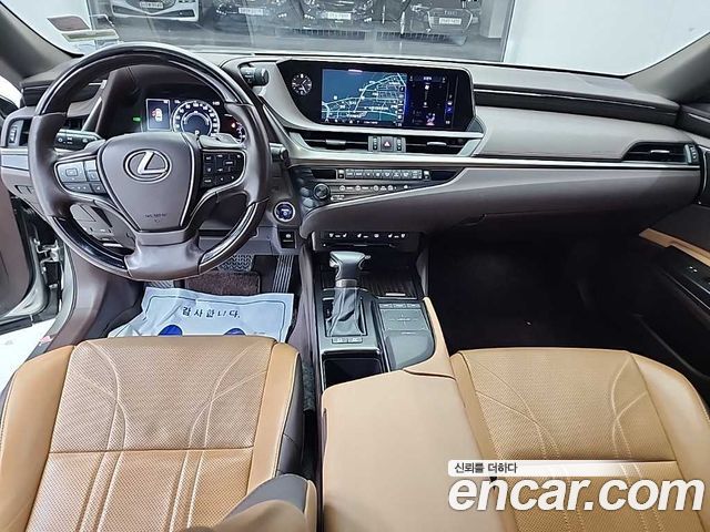 Лексус ES300h 2019 — миниатюра 25