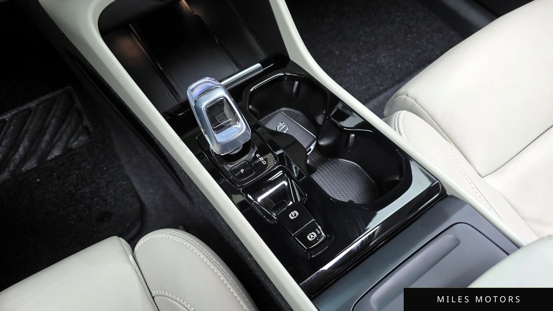 Volvo XC40 2023 — миниатюра 9