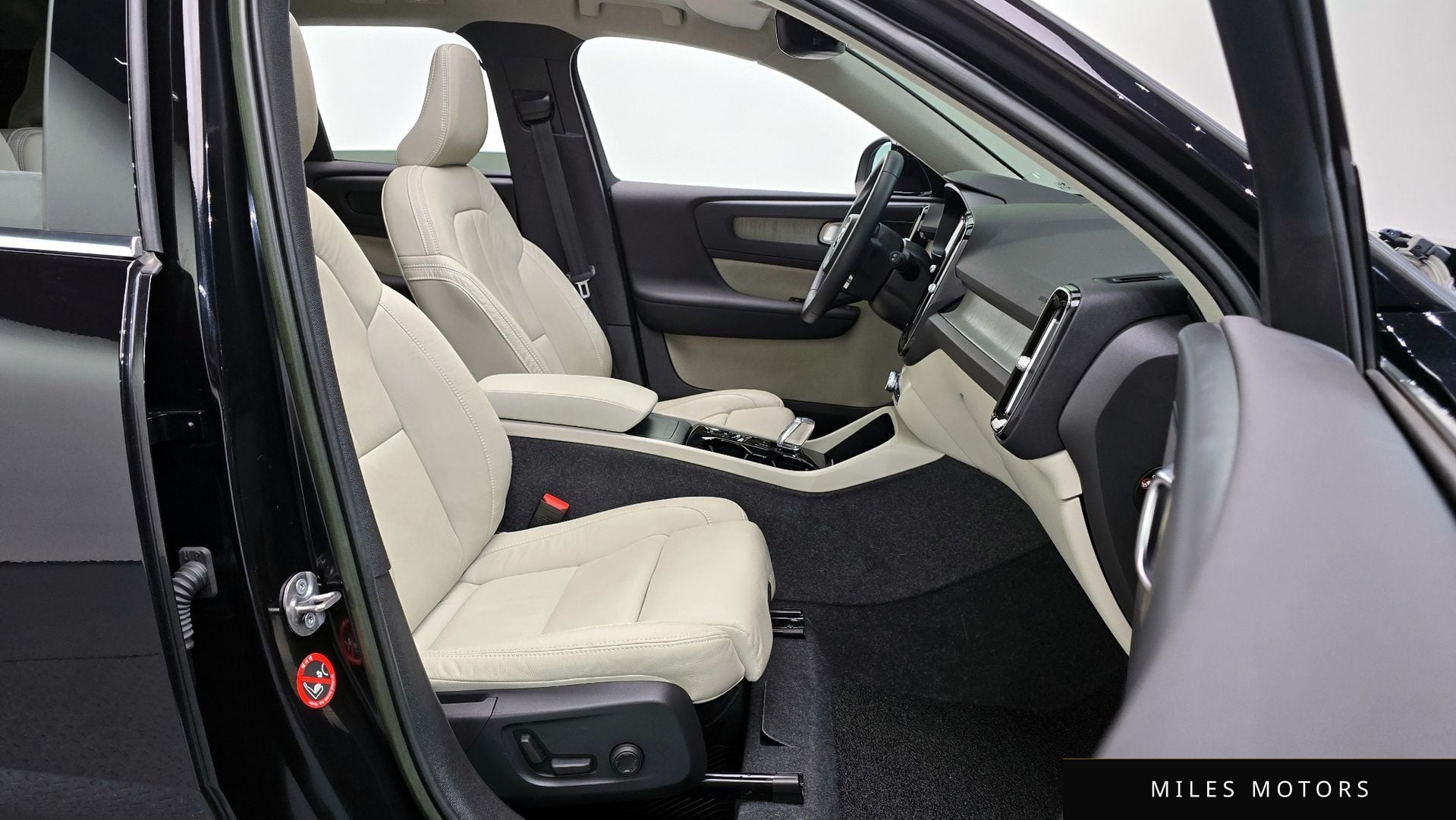 Volvo XC40 2023 — миниатюра 10