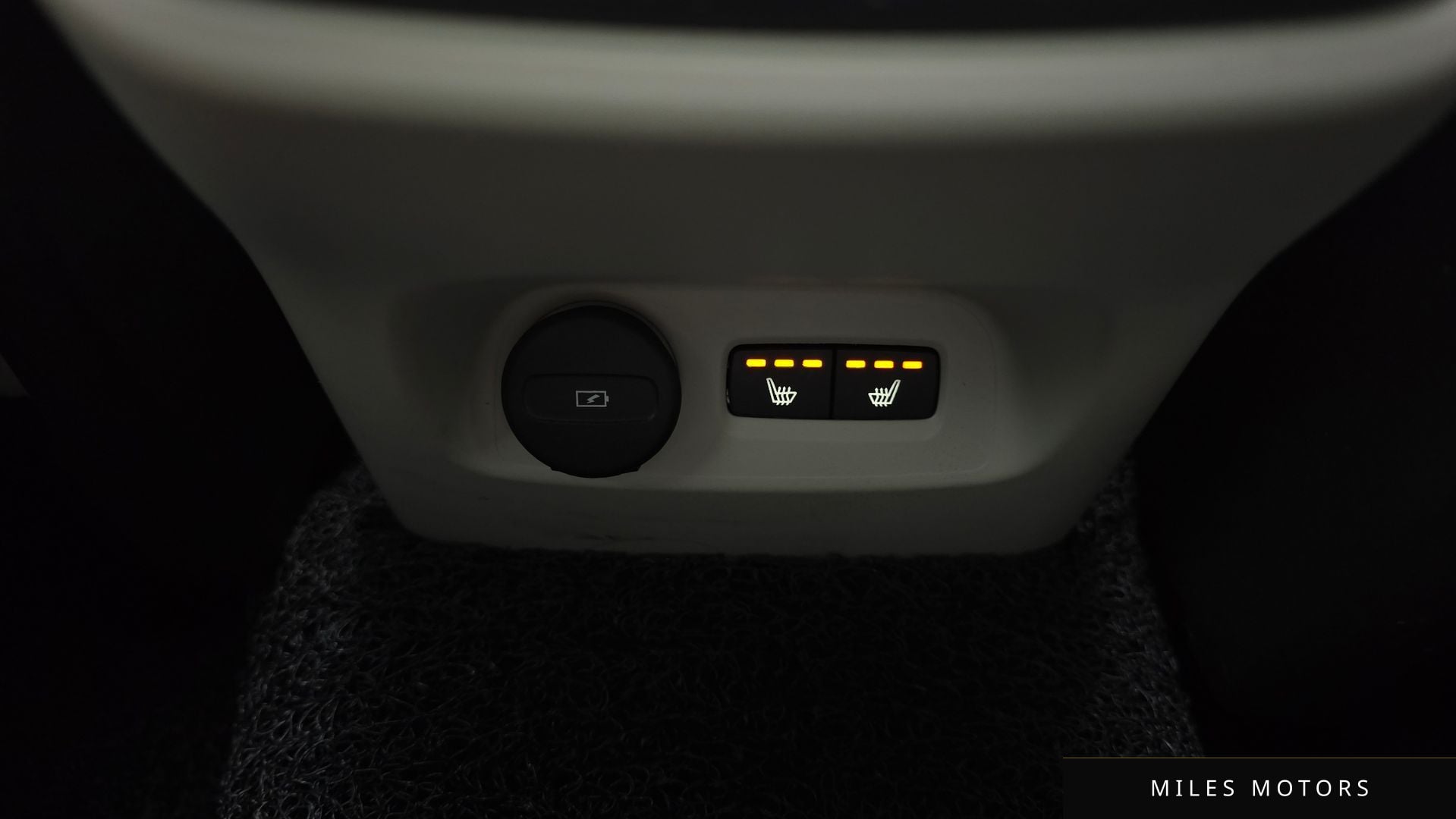 Volvo XC40 2023 — миниатюра 16
