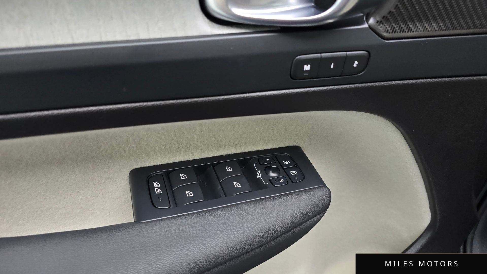 Volvo XC40 2023 — миниатюра 17