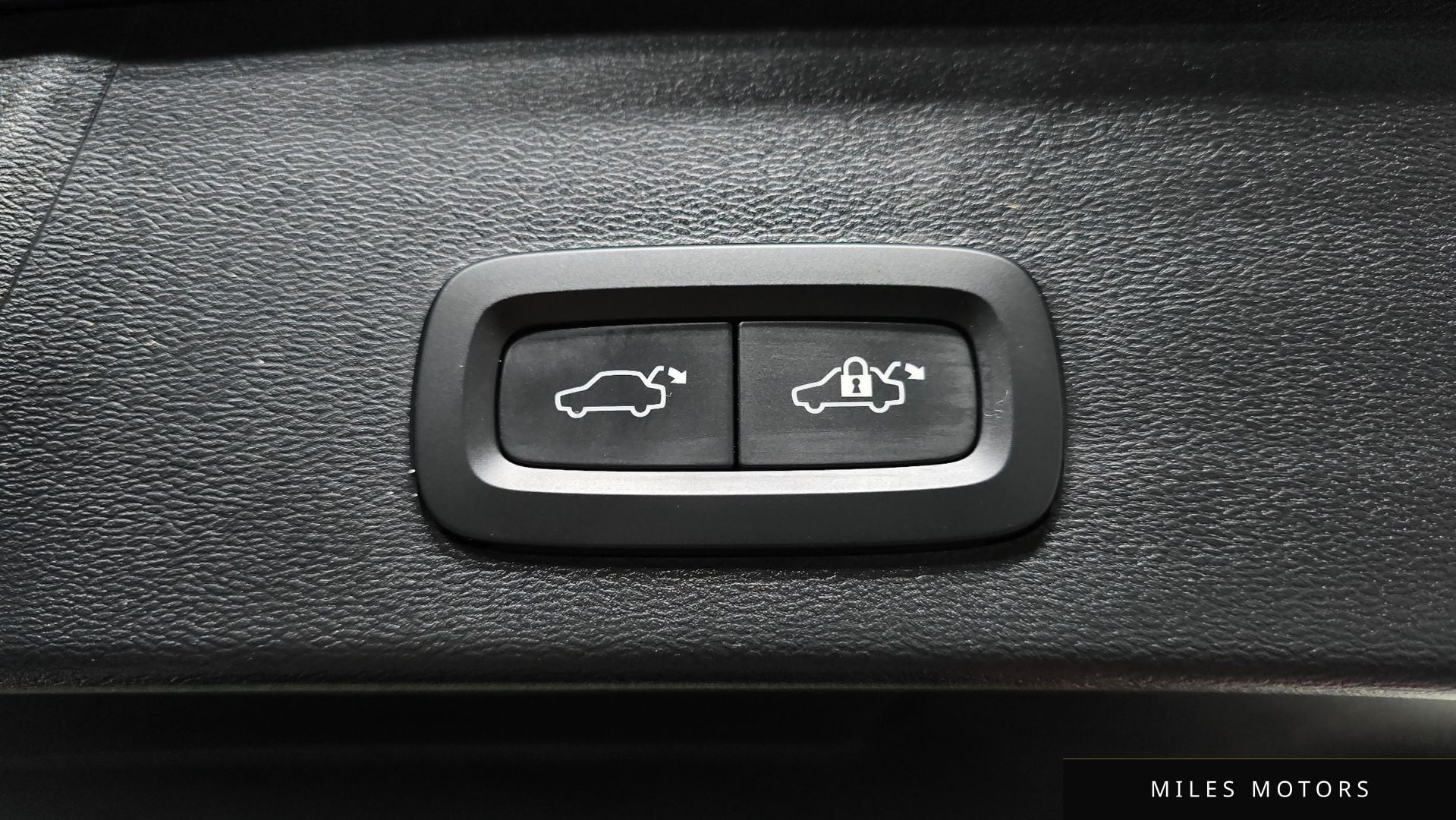 Volvo XC40 2023 — миниатюра 19