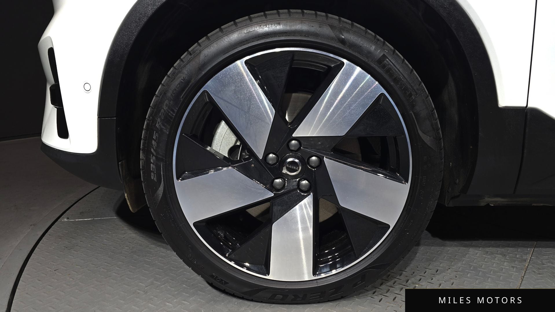 Volvo XC40 리차지 2024 — миниатюра 5