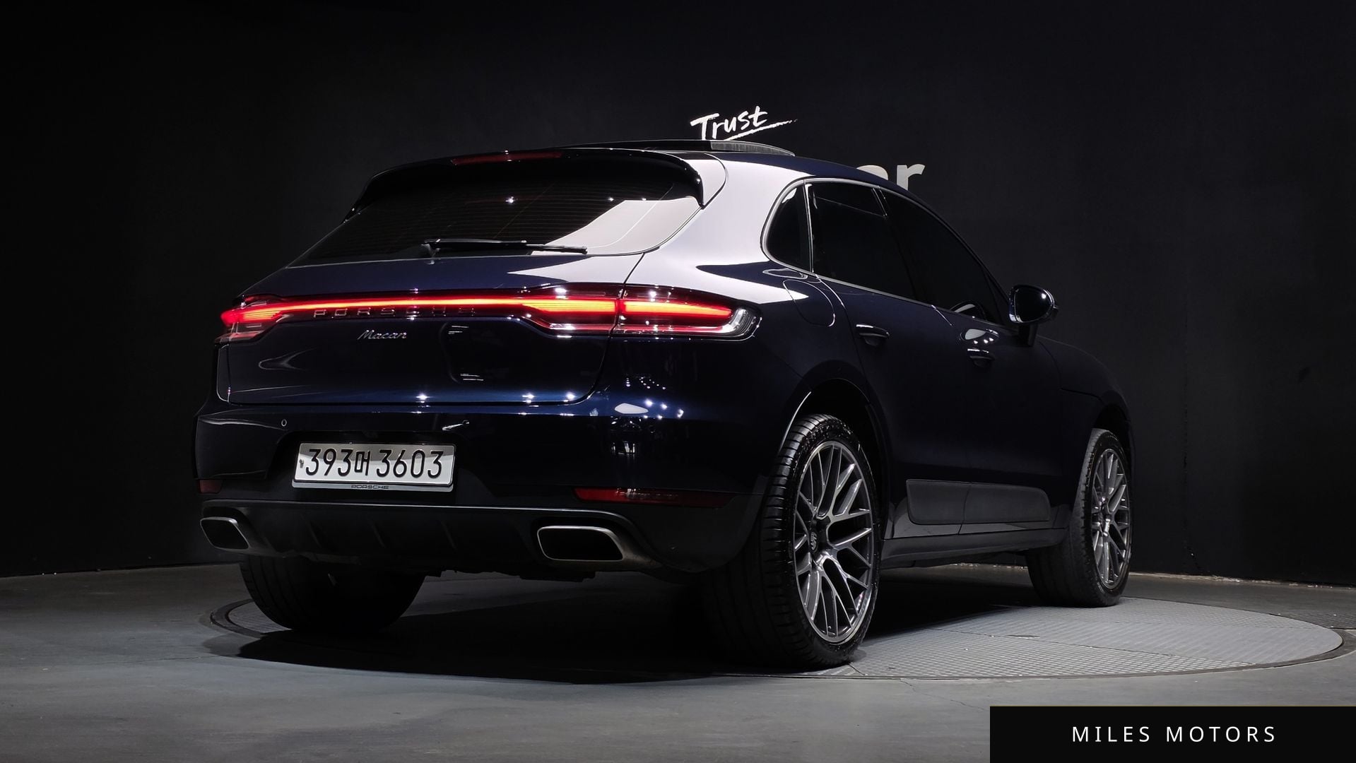 Porsche Macan 2021 — миниатюра 2