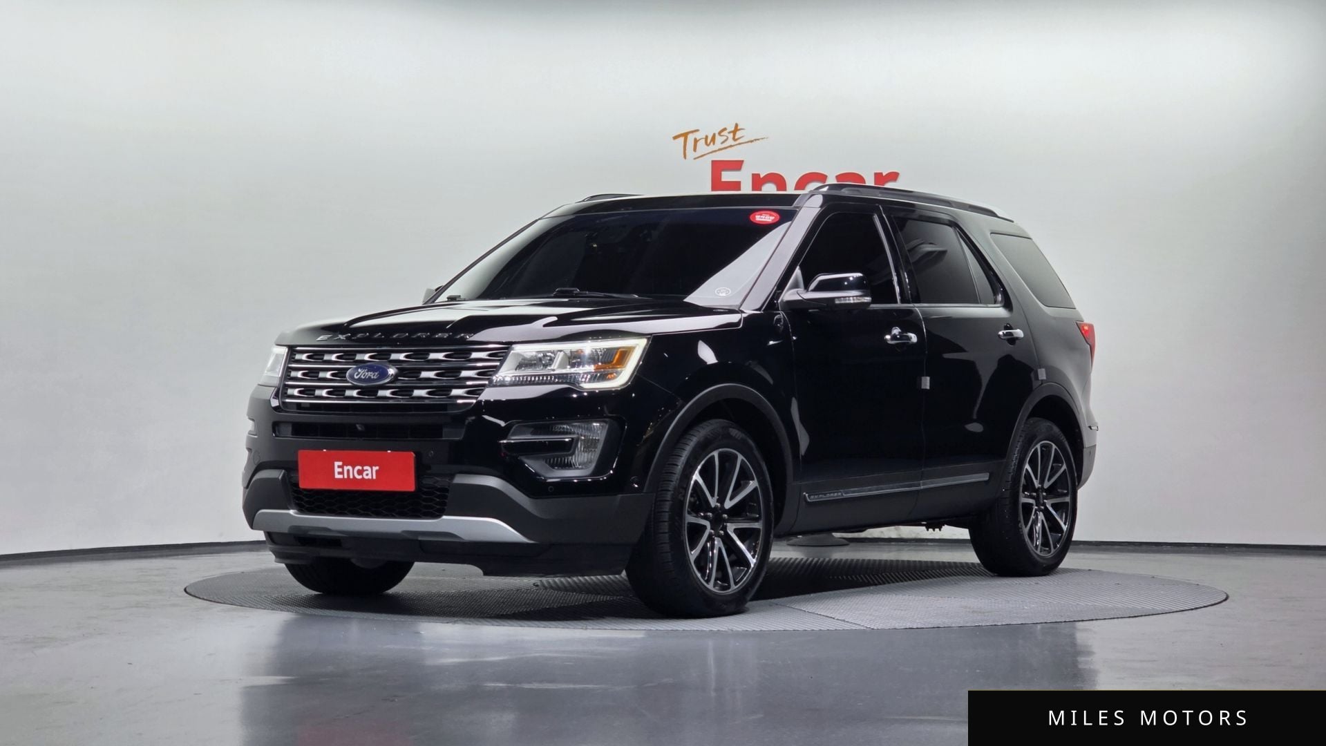 Ford Explorer 2016 — фото 1 из 12