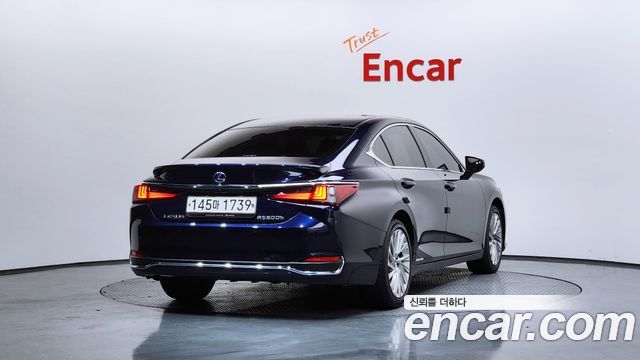 Лексус ES300h 2021 — миниатюра 2