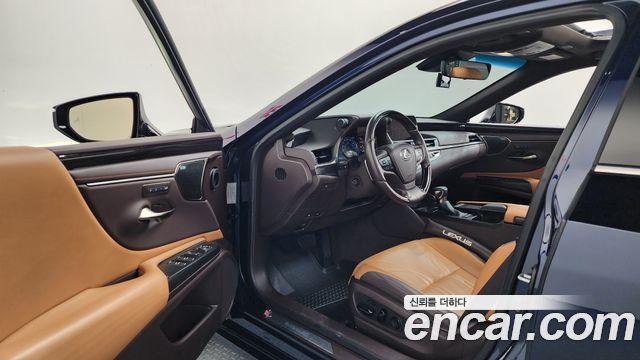 Лексус ES300h 2021 — миниатюра 10