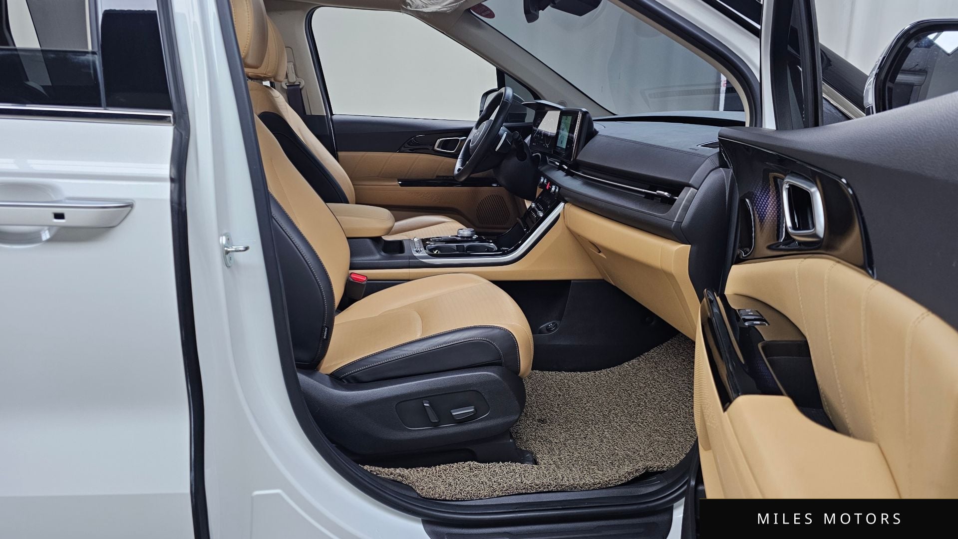 Kia Carnival 2023 — миниатюра 11