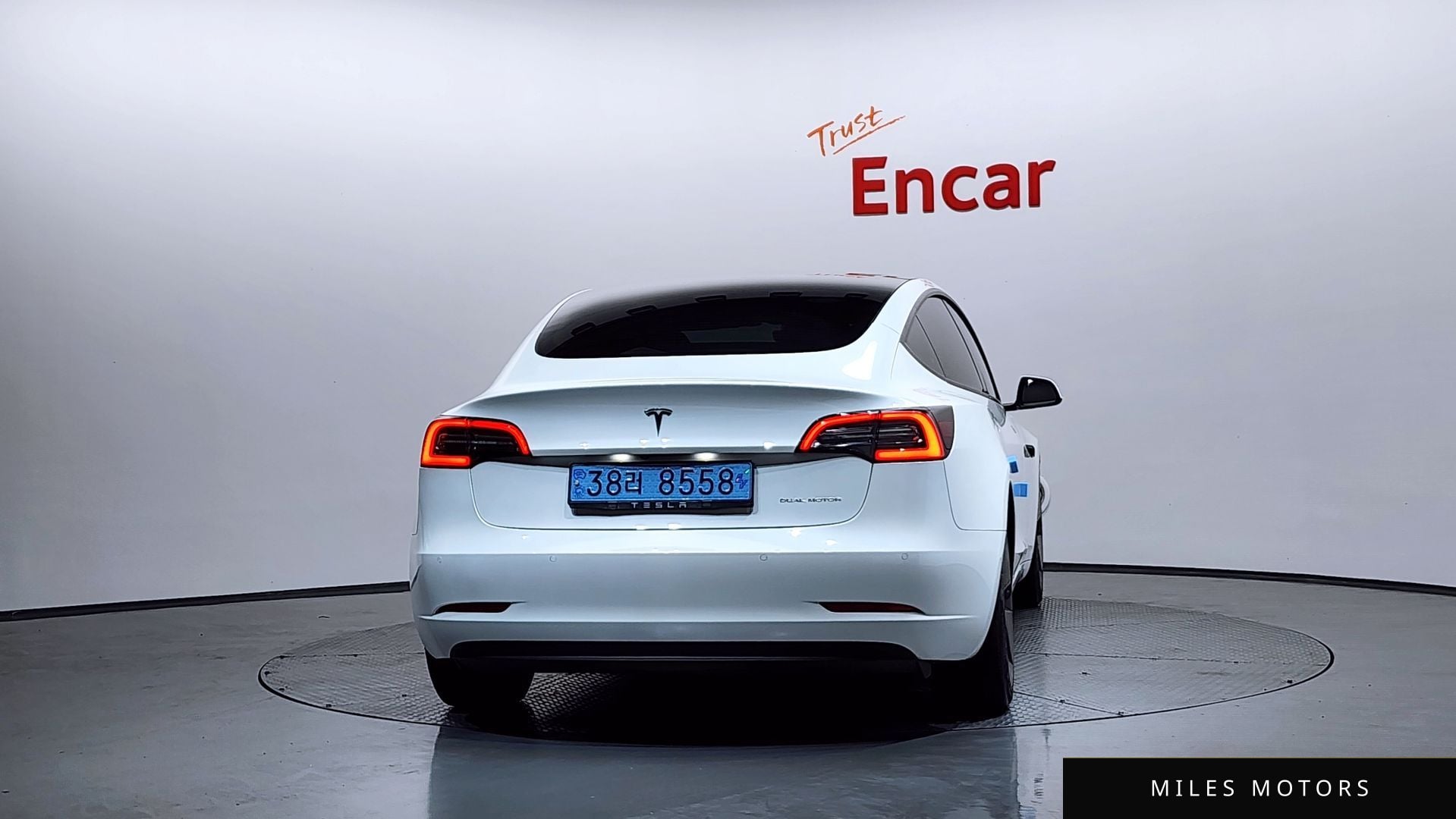 Tesla 모델 3 2022 — миниатюра 4