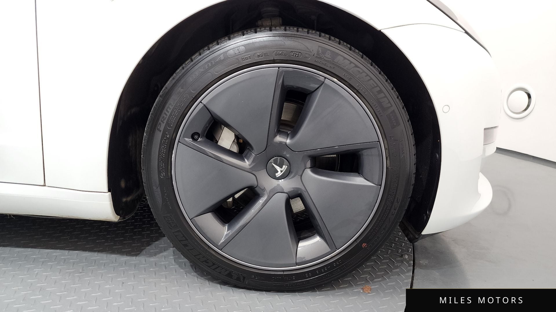 Tesla 모델 3 2022 — миниатюра 5