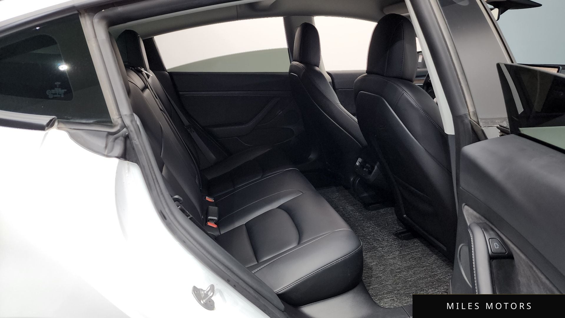 Tesla 모델 3 2022 — миниатюра 12