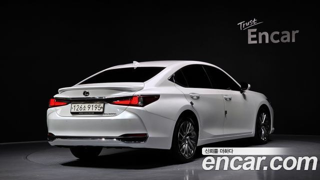 Лексус ES300h 2024 — миниатюра 2