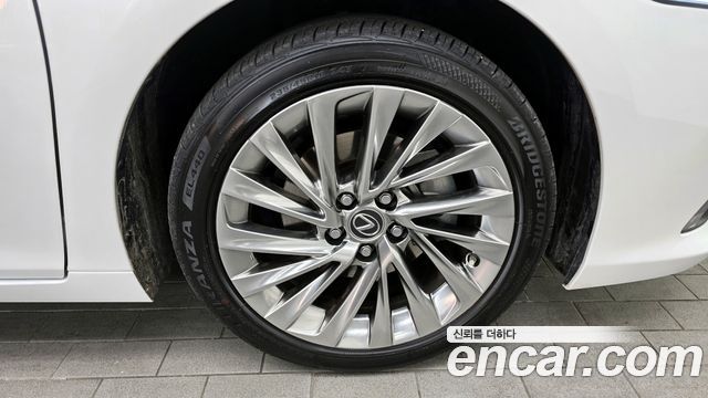 Лексус ES300h 2024 — миниатюра 5