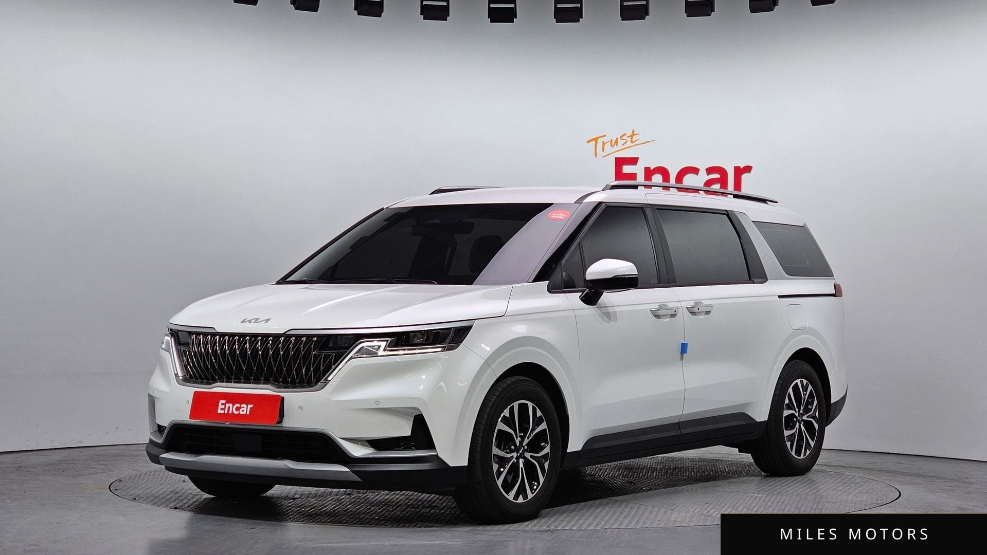 Kia Carnival 2023 — фото 1 из 12