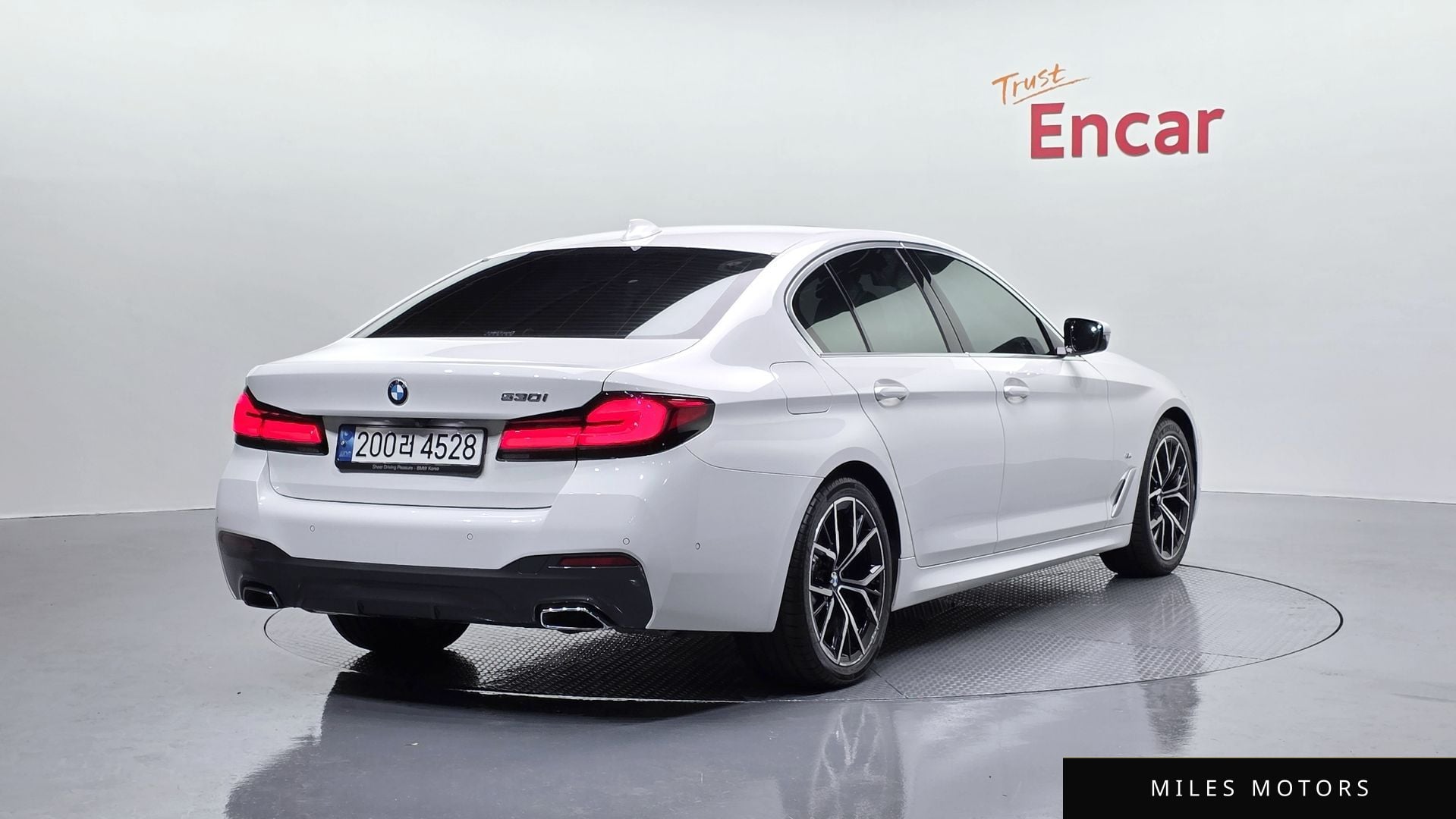 BMW 5 Series (G30) 2023 — миниатюра 2