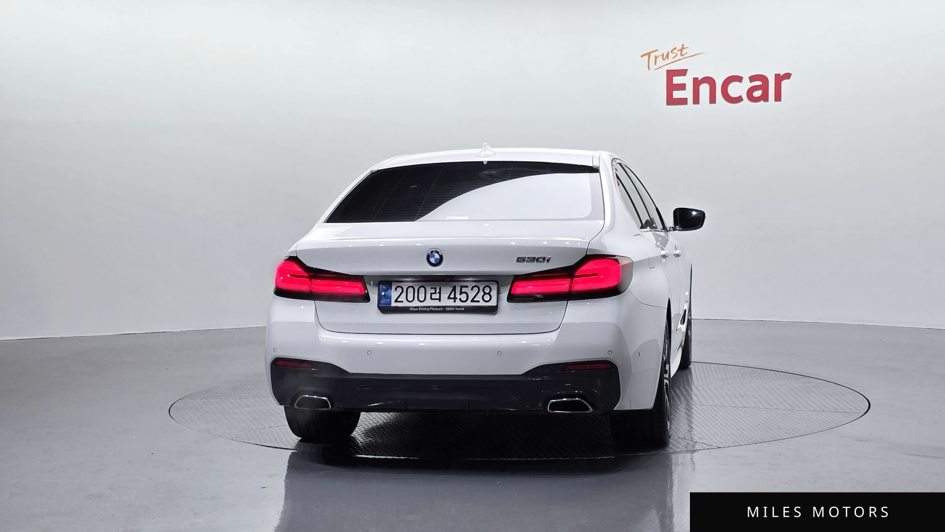 BMW 5 Series (G30) 2023 — миниатюра 4