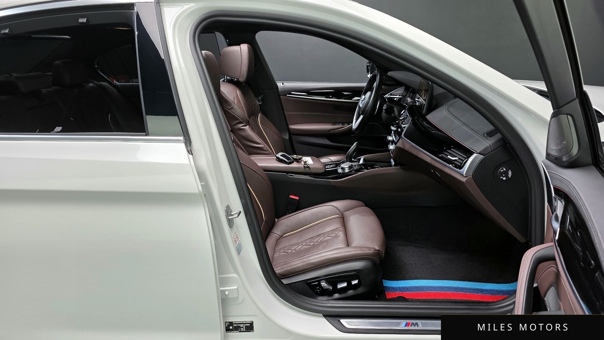 BMW 5 Series (G30) 2023 — миниатюра 10