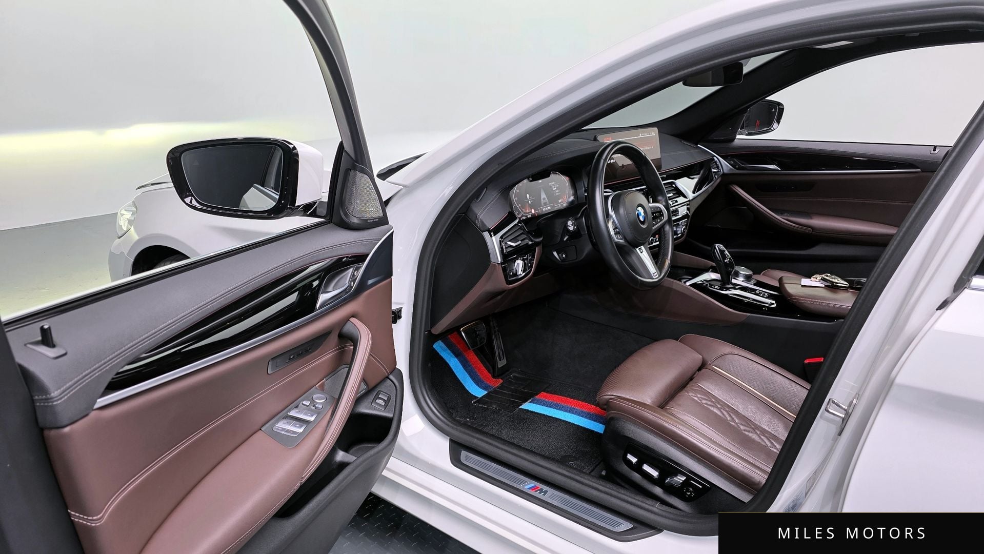 BMW 5 Series (G30) 2023 — миниатюра 11