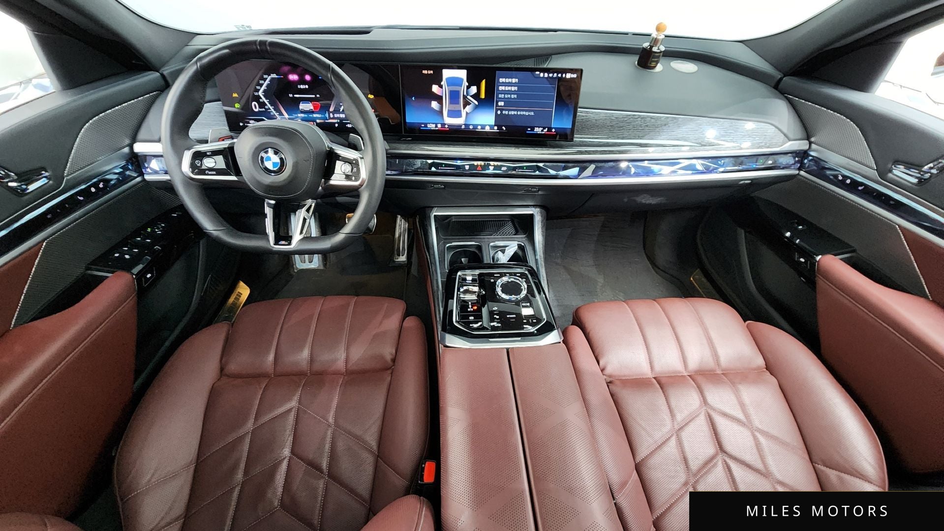 BMW 7 Series (G70) 2024 — миниатюра 7