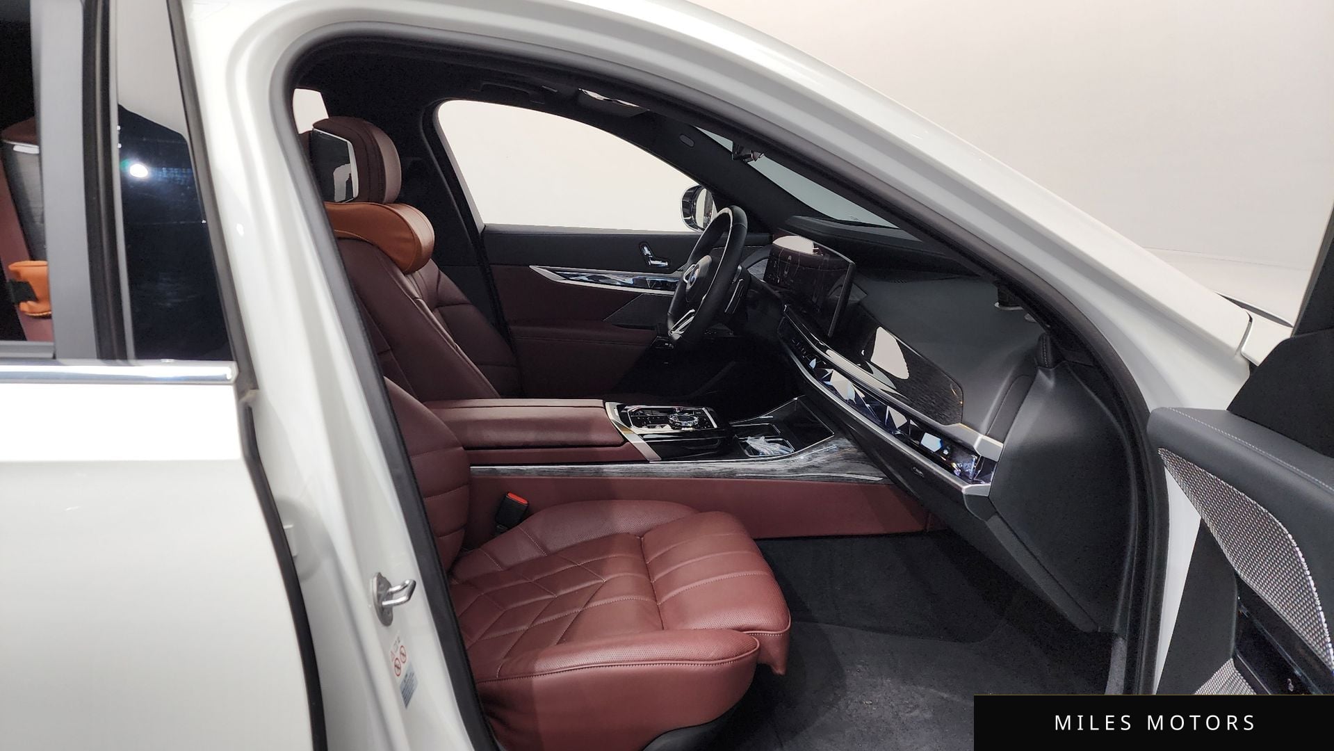 BMW 7 Series (G70) 2024 — миниатюра 11