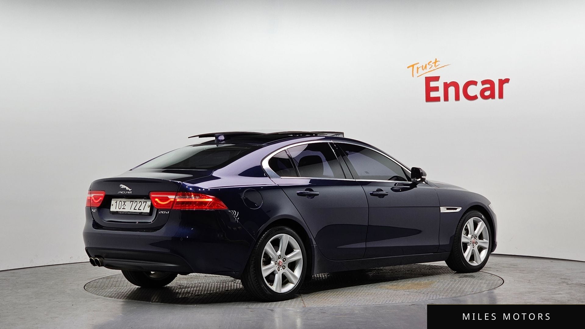 Jaguar XE 2017 — миниатюра 2