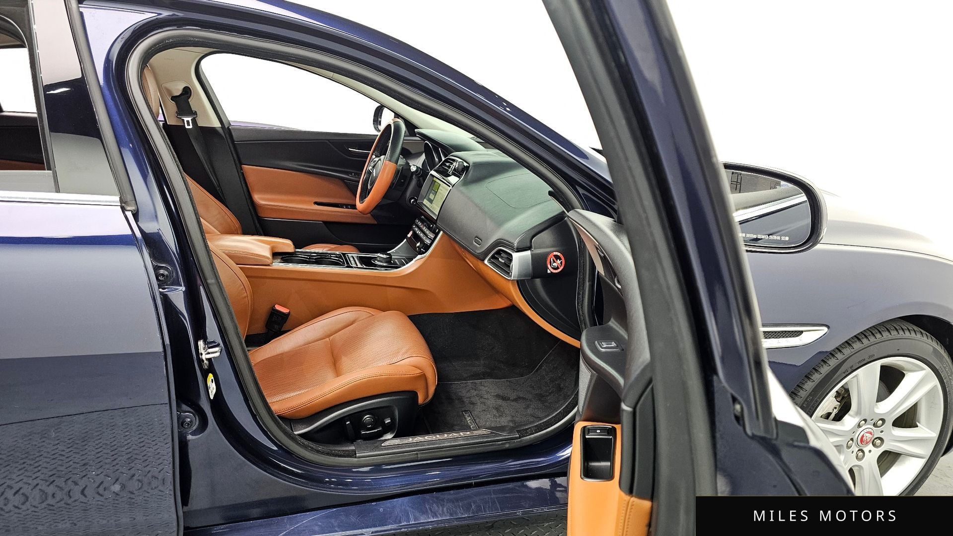 Jaguar XE 2017 — миниатюра 11