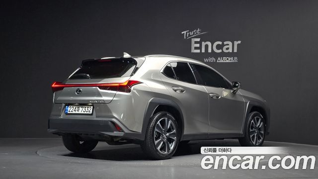 Лексус UX250h 2023 — миниатюра 2